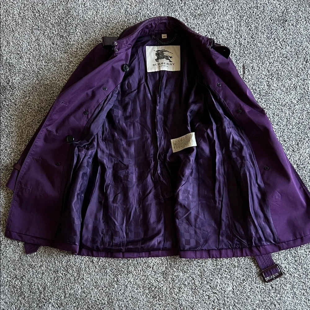 BURBERRY | Double-Breasted Trench Coat - Picture 9 of 13